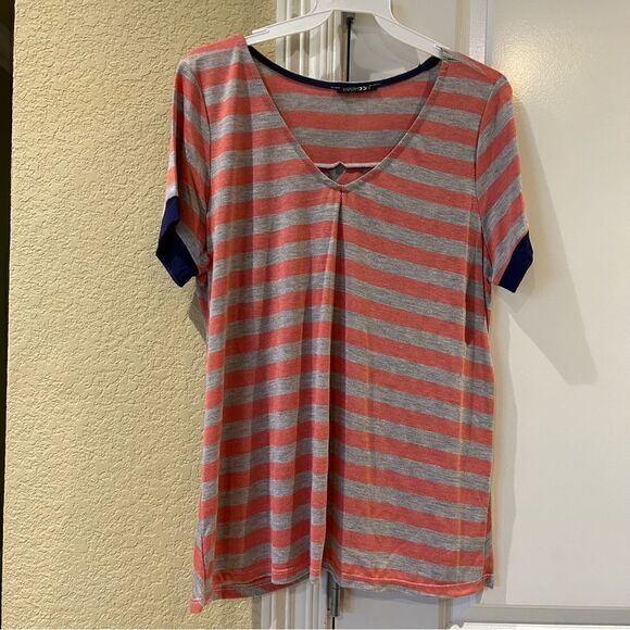 Women’s short sleeve stripe back detailed top‎ - Picture 7 of 8